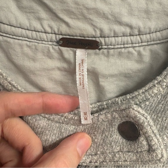 Free People Gray Distressed High/Low Cropped Jacket Size Medium - Picture 2 of 7